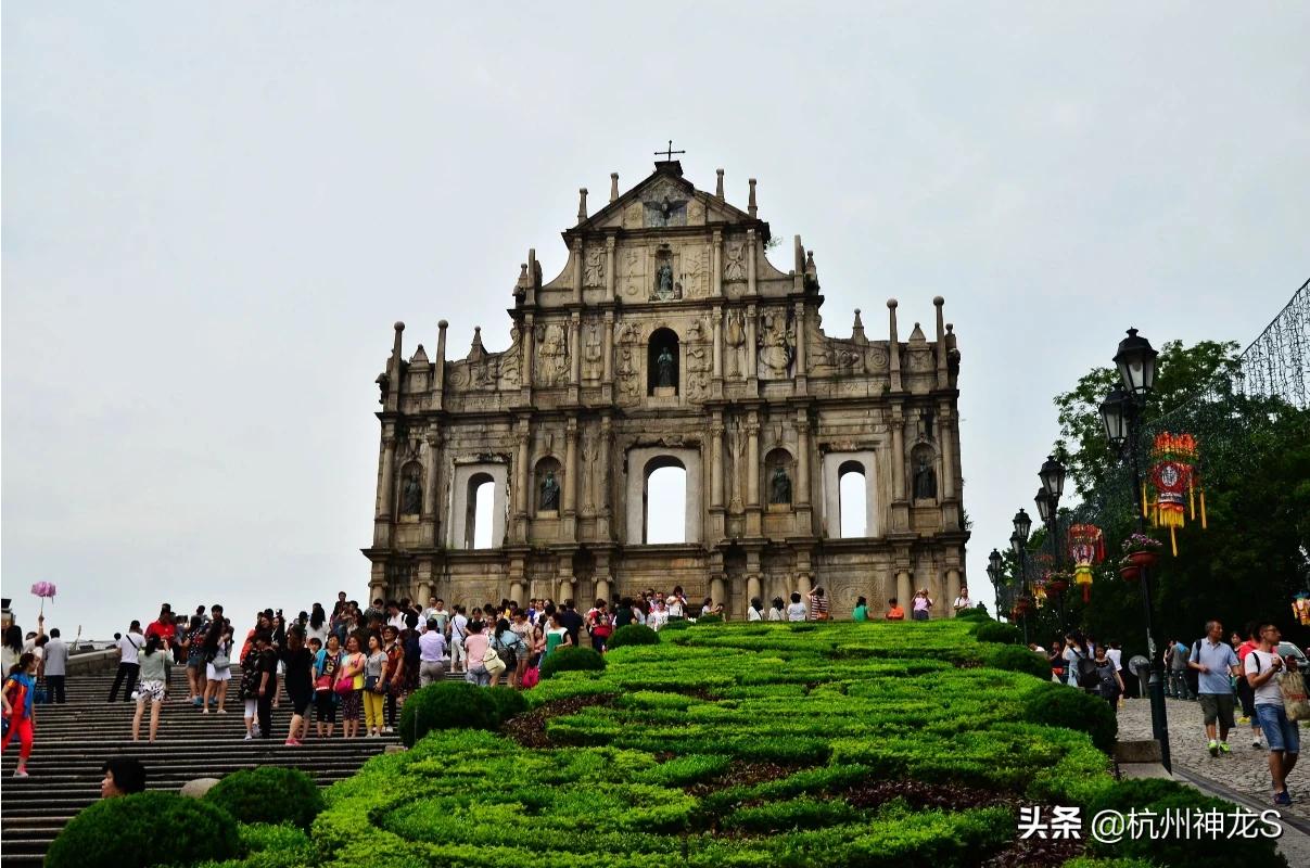 （澳门资料大三巴网站的背景）